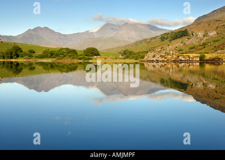 Mattina di primavera Llynnau Mymbyr Vicino a Capel Curig Snowdonia North West Wales Foto Stock