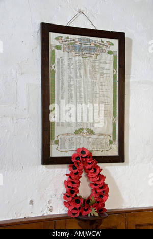 War Memorial, St Beuno la Chiesa, Penmorfa, Gwynedd, Wales, Regno Unito. Una 15c chiesa con un bel 19c interno Foto Stock