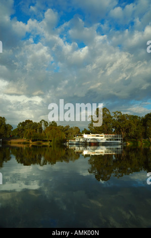 Alba sul fiume Murray vicino a Mildura, Victoria, Australia. Foto Stock