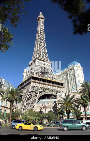 La Torre Eiffel e il ristorante a Parigi Hotel e Casinò di Las Vegas Nevada USA Foto Stock