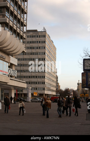 Oriente comunista tedesco edifici di costruzione su Karl Marx Allee Berlino Germania Foto Stock