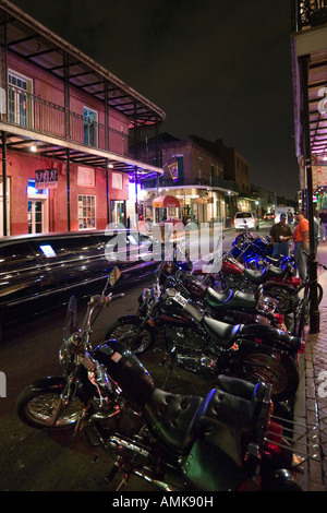 Peter Street di notte, Off Bourbon Street, Quartiere Francese, New Orleans, Lousiana, STATI UNITI D'AMERICA Foto Stock