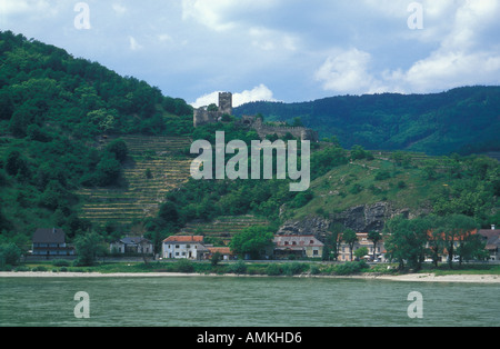 Città Spitz con la rovina del castello di Hinterhaus Danubio Wachau Austria Foto Stock