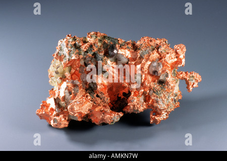 Rame nativo (Cu), uno dei pochi elementi metallici che si trova in forma elementare, studio immagine Foto Stock
