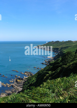 Un ampia vista del punto di partenza ed il punto di inizio faro su una soleggiata giornata estiva sulla South Devon Coast, REGNO UNITO Foto Stock