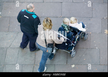 Un obeso coppia con bambini in Leicester Regno Unito Foto Stock