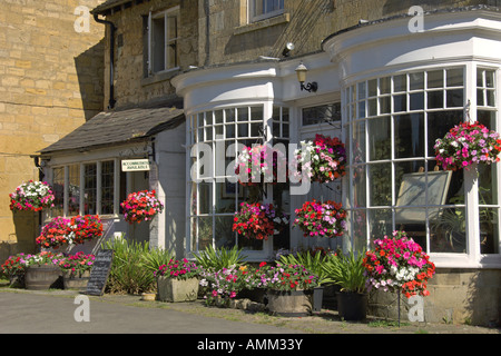 Il villaggio di Broadway Gloucestershire Inghilterra Luglio 2006 Foto Stock