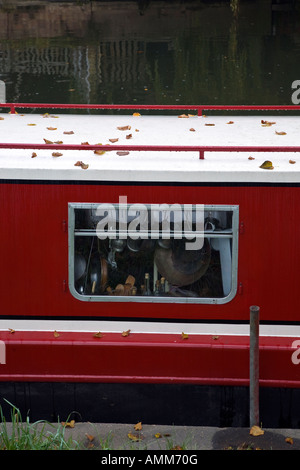 Un colorato Canal Boat ormeggiato sul fiume Cam nella città universitaria di Cambridge Inghilterra 2007 Foto Stock