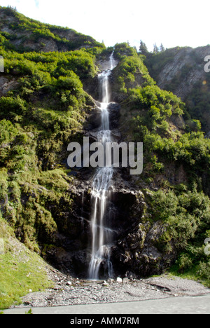 Bridal Veil Falls lungo Richardson autostrada vicino Valdez Alaska AK Stati Uniti U S Foto Stock