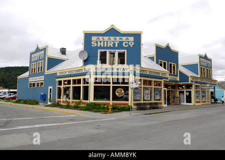 I magazzini e i negozi in Skagway AK Alaska degli Stati Uniti Stati Uniti all'interno del passaggio per vacanza shoppers turisti turismo Foto Stock