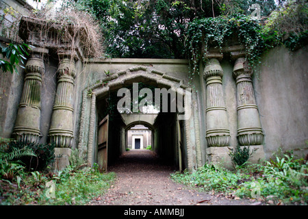 Ingresso del viale egiziano, West cimitero cimitero di Highgate, London Inghilterra England Foto Stock