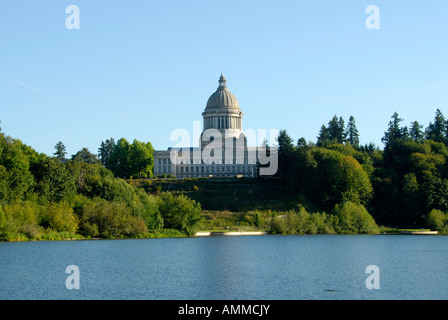 Capitol vista lago edificio Olympia Washington WA US Stati Uniti capitale legislativa del legislatore leggi governo legale Foto Stock