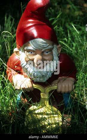 Un giardino gnome un 'Gnome Magic', un visitatore attaction in fuori la A12 in Dedham, Essex, UK. Foto Stock