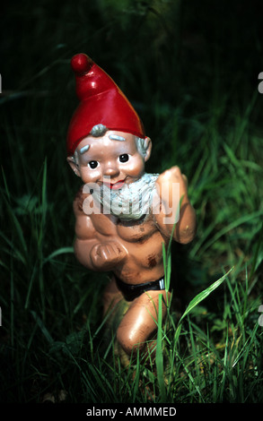 Gnomo da giardino a 'Gnome Magic', un visitatore attrazione di Dedham, Essex, UK. Foto Stock