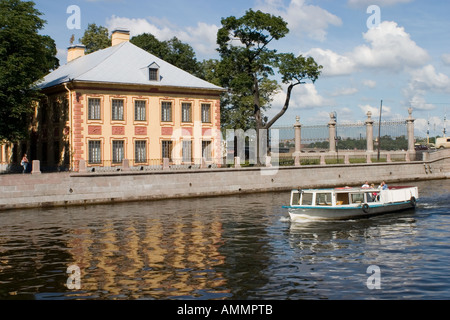 Il palazzo Letniy Pietro il Grande nel giardino estivo, San Pietroburgo, Russia. Foto Stock