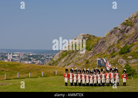 Signal Hill Tattoo, marcia militare e il display al segnale Hill National Historic Site in St John's, Canada. Foto Stock