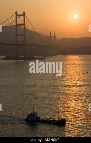 Tsing Ma a sospensione ponte al tramonto Tsing Yi Hong Kong Foto Stock