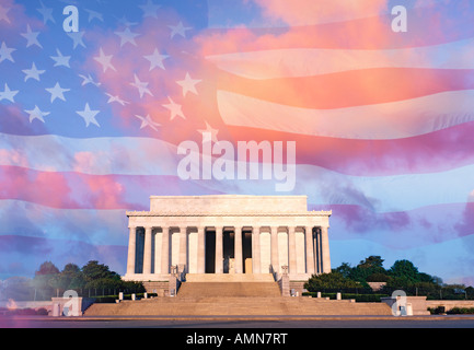 Altered digitalmente vista composita del Lincoln Memorial e bandiera americana Foto Stock
