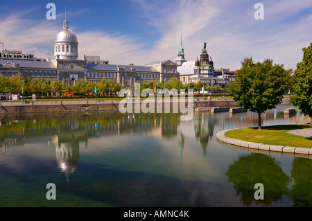 Mercato di Bonsecours, Marche Bonsecours e Notre-Dame-de-Bon-Secours cappella del Bonsecours bacino, Montreal, Canada. Foto Stock