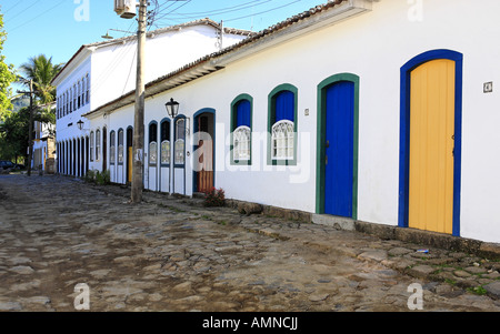 Bella coloniale portoghese tipica città di parati in stato di Rio de Janeiro in Brasile Foto Stock