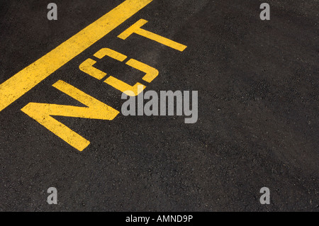 Non firmare dipinta sul terreno Foto Stock