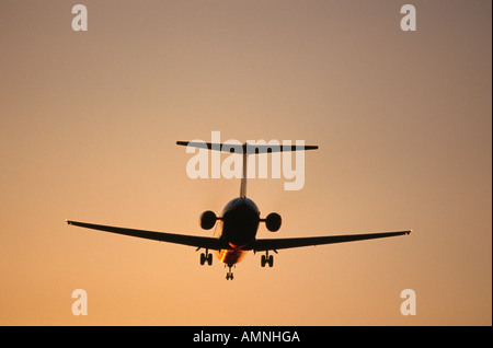 DC-9 partenza al tramonto Foto Stock