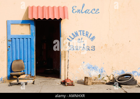 Negozio di pneumatici, Cartagena, Colombia Foto Stock