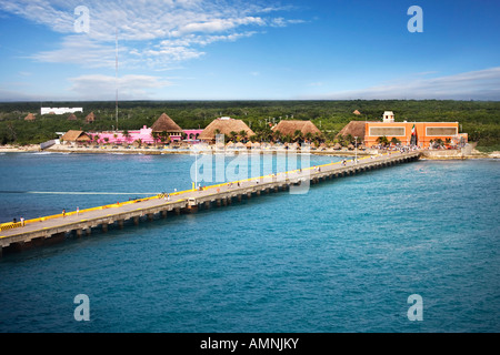 Nave da crociera al molo, Mahahual, Costa Maya, Messico Foto Stock