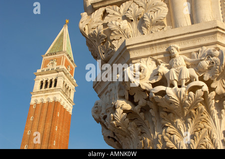 Venezia Italia. Piazza San Marco con il Palazzo del Doge Basilica e Campinale. Ampio angolo di foto. Foto Stock