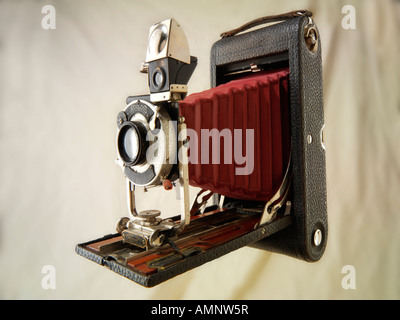 Brownie Kodak fotocamera pieghevole con red soffietti Kolios otturatore da circa 1915. Foto Stock