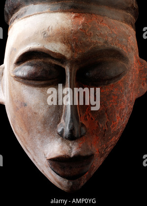 Etnica africana tradizionale maschera. Arte e artigianato. Foto Stock