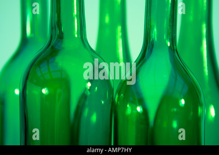 Verde bottiglie lavate e pronte per recylcing Foto Stock