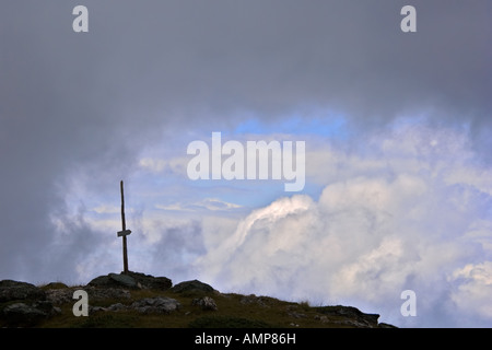 Un modo segno sulla sommità della collina Foto Stock