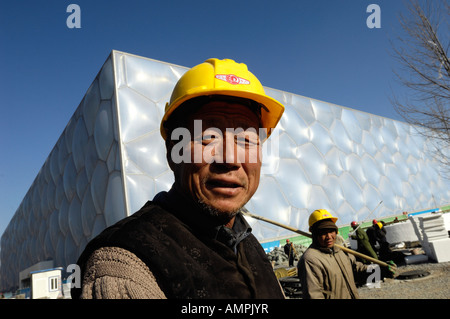 Lavoratori cinesi presso il cantiere per la costruzione del Centro Nazionale di nuoto per i Giochi Olimpici 2008 15 Dic 2007 Foto Stock