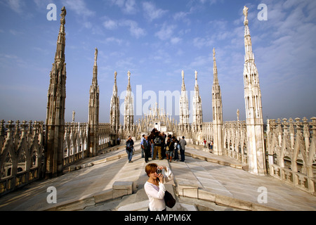 Fotografare il tetto del Duomo di Milano, Lombardia, Italia Foto Stock