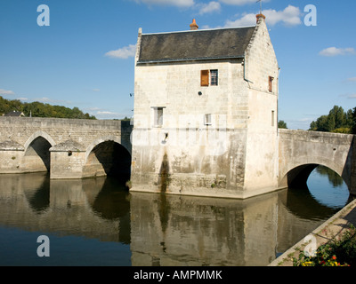 Edificio sul ponte a Montrichard, Loir-et-Cher, Francia Foto Stock