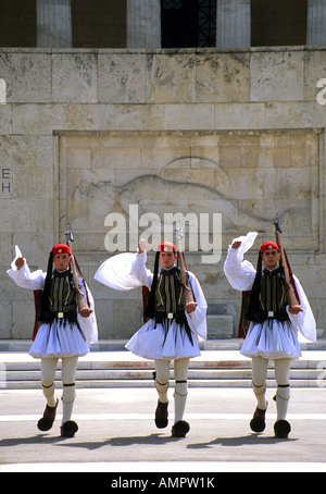 Cambio della guardia ad Atene in Piazza Syntagma Foto Stock