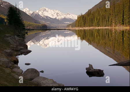 Viaggiando lungo il Duffy strada del lago potete vedere alcuni splendidi paesaggi canadesi. Situato in British Columbia Foto Stock