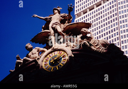 Orologio e statue di dio Mercurio e hermes e la dea Minerva sulla parte anteriore della grand central station new york stati uniti d'America Foto Stock