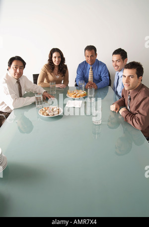 La gente di affari in Sala riunioni Foto Stock