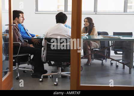 La gente di affari in Sala riunioni Foto Stock