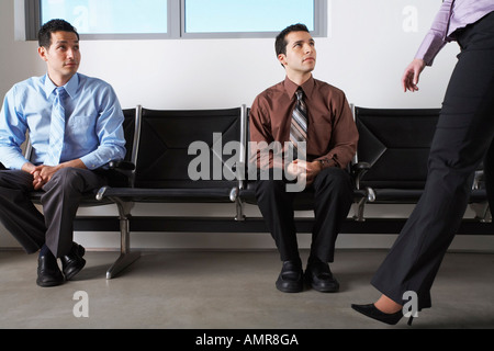 La gente di affari in Area di attesa Foto Stock
