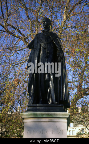 Statua del re George VI London Inghilterra England Foto Stock