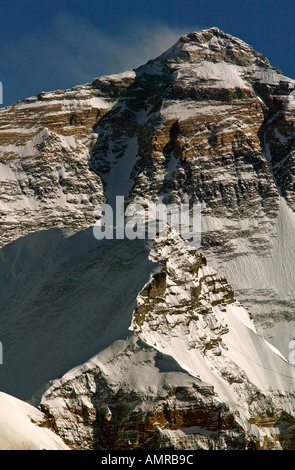 Le nuvole si spostano dal Nepal intorno al Monte Everest Himalaya Tibet Foto Stock