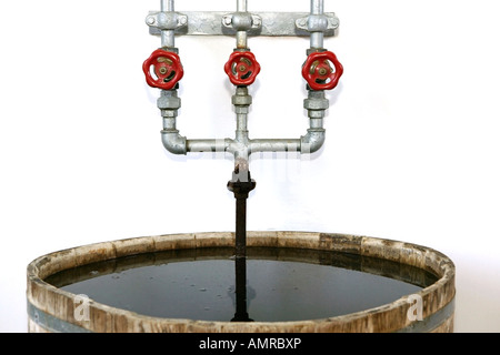 Fluido nella vasca in legno Foto Stock