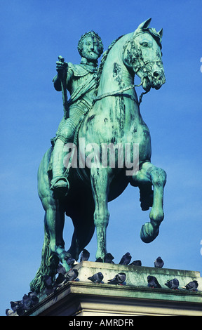 Statua di Henri IV Pont Neuf Parigi Francia Foto Stock