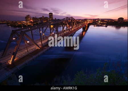 Canada Ontario, Ottawa, Nepean punto, Parliament Hill, Pont ponte di Alexandra, NCC Teatro astrolabio, Primavera 2004 Foto Stock