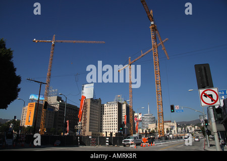 Tre giganteschi gru edili Foto Stock