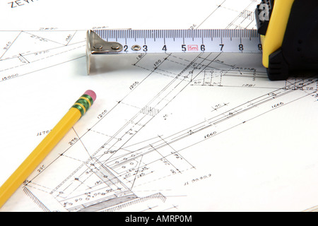 Disegni di costruzione con matita e metro a nastro e architettura edilizia Foto Stock