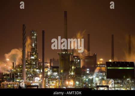 Night Shot delle emissioni formare ex ICI Industria Chimica Wilton impianto a Teesside Billingham, Regno Unito Foto Stock